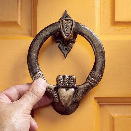 DESIGN TOSCANO Claddagh Authentic Foundry Iron Door Knocker SP27007